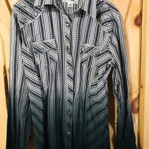 Adiktd, size small, black & White